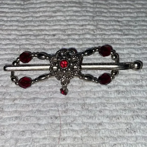 Small lrose.biz red gem hair clip - Picture 1 of 3